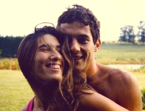 La novia secreta de Ayrton Senna da detalles de su historia de amor: las cartas que le enviaba el piloto y la confesión antes de su muerte