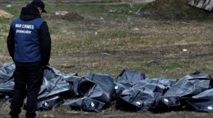 Violaciones, cadáveres abandonados, videos en las redes… batalla informativa entre Kiev y Moscú por el trueque de muertos y capturados