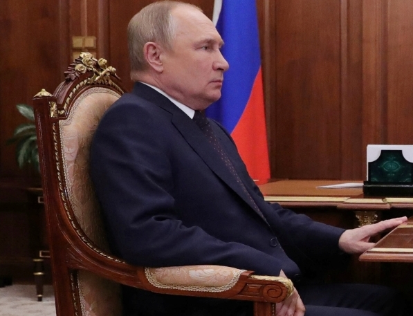 Las arcadas incontrolables de Putin que refuerzan los rumores sobre su estado de salud (VIDEO)
