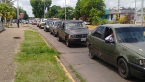 Largas colas por gasolina dejaron en evidencia las mentiras del gobernador chavista de Monagas