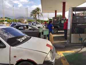 Reaparecen colas y restricciones para surtir gasolina en estaciones de servicio de Margarita