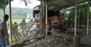 Autobús se estrelló en Aragua: al menos un muerto y 18 heridos (Fotos)