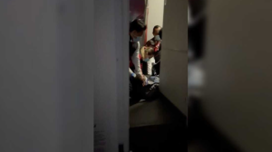 VIDEO: Pasajero se volvió loco en un avión de Avianca e intentó abrir una de las puertas en pleno vuelo