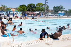 El insólito motivo por el que corre riesgo la apertura de piscinas públicas en EEUU