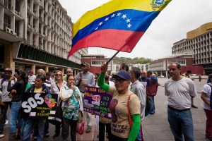 Más de 9 millones de personas no pueden comprar medicamentos en Venezuela debido a sus bajos salarios