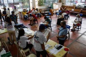 Hasta 260 euros por un voto: casos de sobornos en las elecciones filipinas