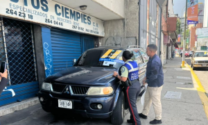 Calcomanías y pega “extrafuerte”: la medida del Alcalde de Chacao contra los infractores (Video)