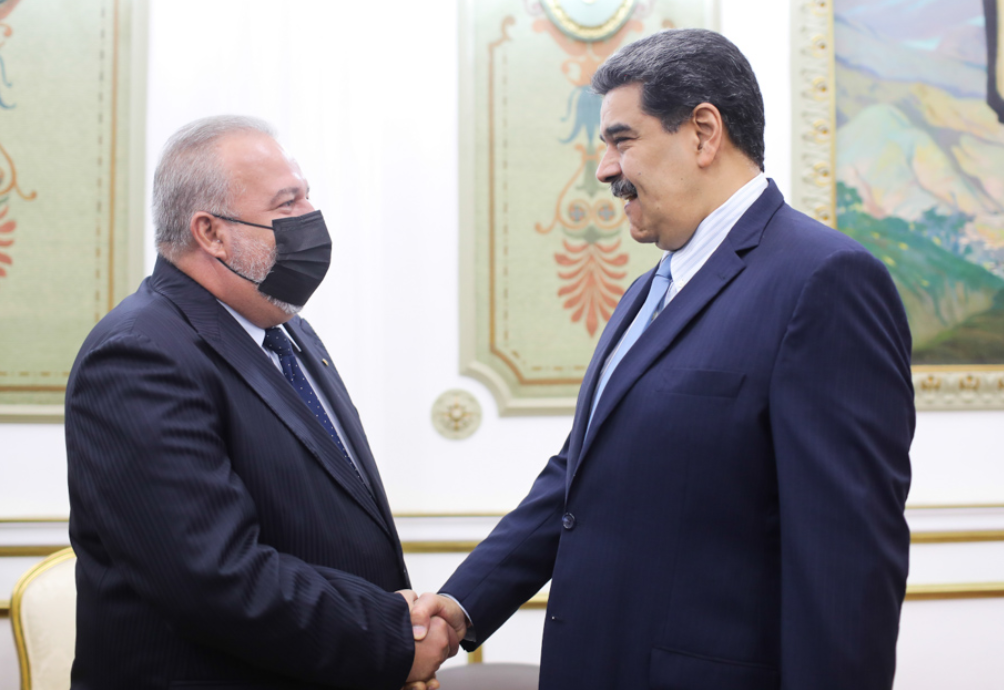 Maduro habló de “refundar” las relaciones entre el chavismo y el régimen cubano
