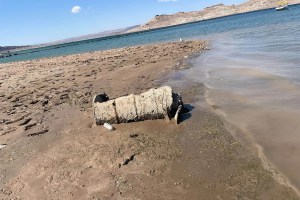 Cuerpo encontrado en un barril en lago de Nevada podría haber estado bajo el agua más de 50 años
