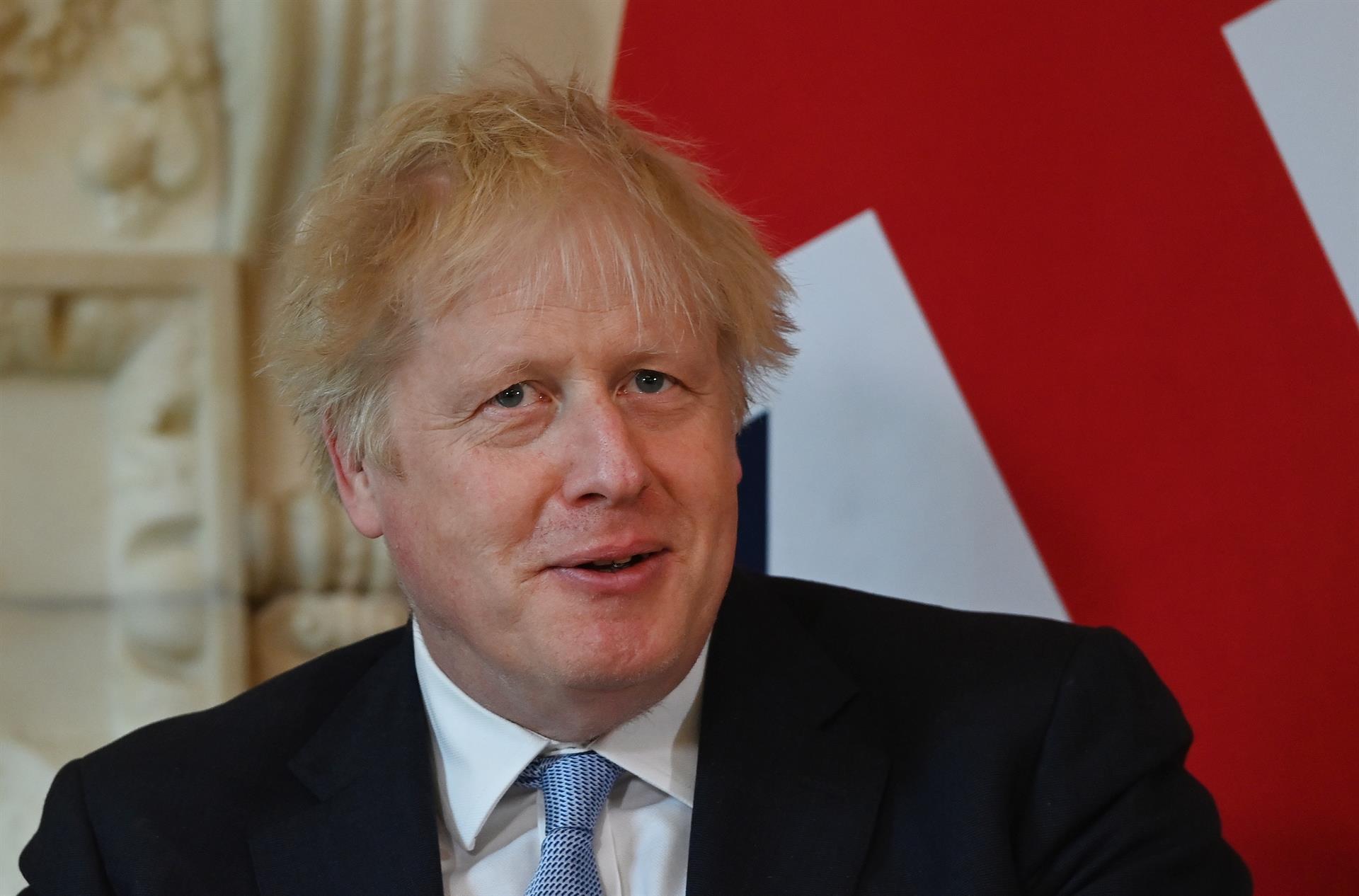 Boris Johnson promete “seguir adelante” con su trabajo pese a rebelión en sus filas