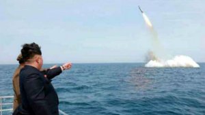 Corea del Norte lanza misil balístico desde un submarino, segunda prueba en tres días