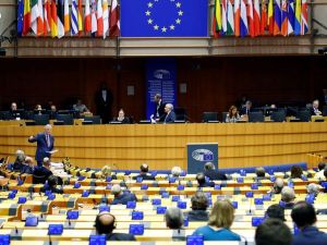 El Parlamento Europeo pide “salvaguardar el derecho al aborto” en EEUU