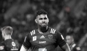 Drama en el rugby francés: celebraba la victoria de su equipo y cayó desde lo más alto de un puente