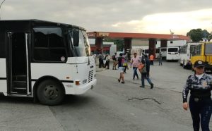 Crisis en la distribución del gasoil provoca revuelo en conductores en Guarenas