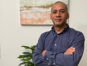 Néstor González, el ingeniero venezolano que destaca en TecLabs con su proyecto “Udergios”