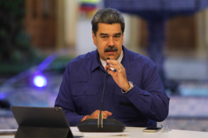 Maduro se fue a su sala del “1×10” para alardear de los costosos equipos que usa (Vídeo)