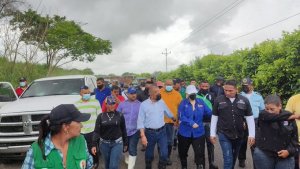 Rosales hizo presencia en las zonas afectadas por las lluvias en Zulia (VIDEO)