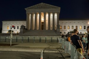 Protegen la Corte Suprema de EEUU con enormes vallas por polémica sobre penalización del aborto