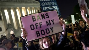 Manifestantes salen a las calles por temor a que legalicen penalización del aborto en EEUU
