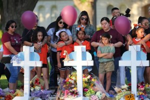 EN VIDEO: El último homenaje del esposo de maestra asesinada en tiroteo de Texas