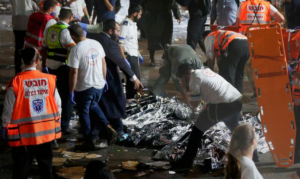 Fuerte choque entre fieles judíos y la policía en sitio de peregrinación de Israel a un año de la tragedia