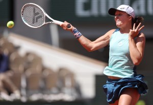La número uno del tenis Iga Swiatek avanzó a semifinales de Roland Garros