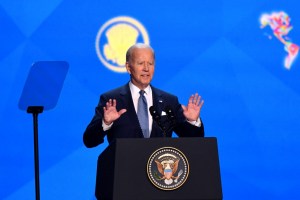 Activista interrumpió discurso de Biden en ceremonia inaugural de Cumbre de las Américas (Foto)