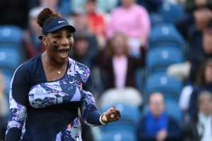 Serena Williams regresó a la competición con triunfo en dobles de Eastbourne