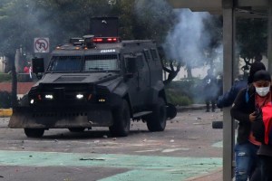 Al menos 18 policías desaparecidos en un ataque a una comisaría tras manifestaciones indígenas en Ecuador