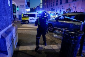 Noruega investiga pista de terrorismo islamista tras tiroteo en bar de Oslo
