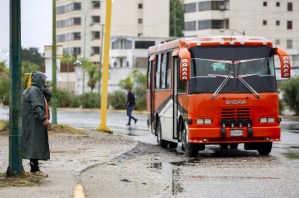 Alza del dólar se come ingresos de transportistas en Venezuela: ni el mantenimiento pueden cubrir
