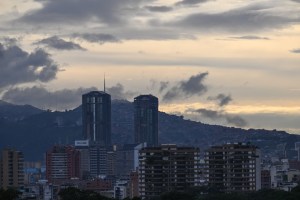 Torres de Parque Central se inundan cada vez que llueve en Caracas (Video)