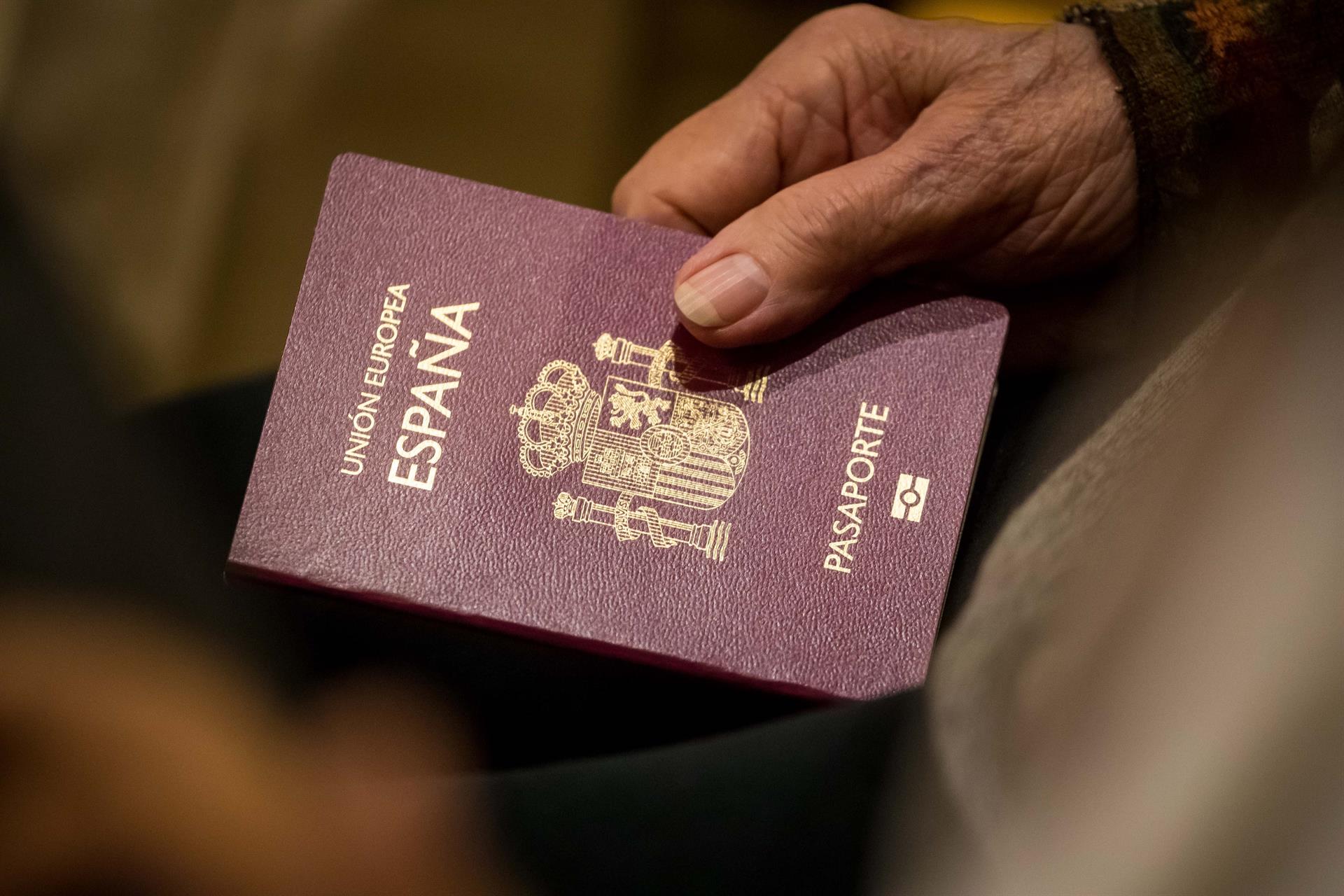 Reconocen la nacionalidad española a una migrante nacida en tránsito a Europa
