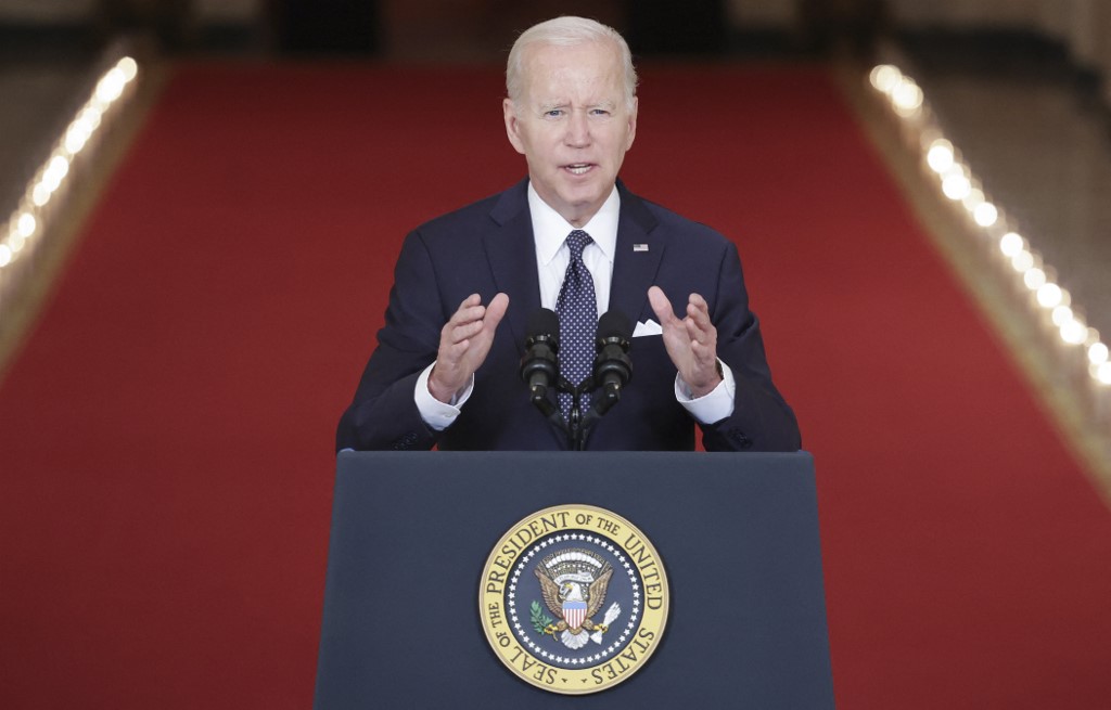 Biden urgió a prohibir la venta de armas de asalto a particulares