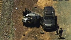 Accidente fatal en California: Tren se llevó por el medio a un auto y dejó a tres personas muertas