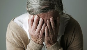 Hallazgo molecular podría explicar por qué el Alzhéimer afecta más a mujeres
