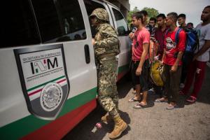 Migrantes y solicitantes de asilo que ingresan a México enfrentan abusos y luchan por protección legal