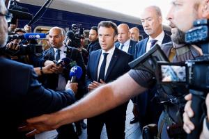 Macron anuncia el envío de más cañones pesados autopropulsados a Ucrania