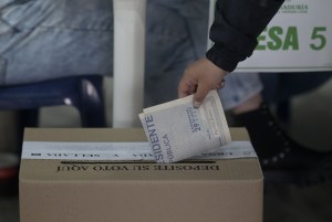 Migrantes colombianos comenzaron a votar para elegir presidente