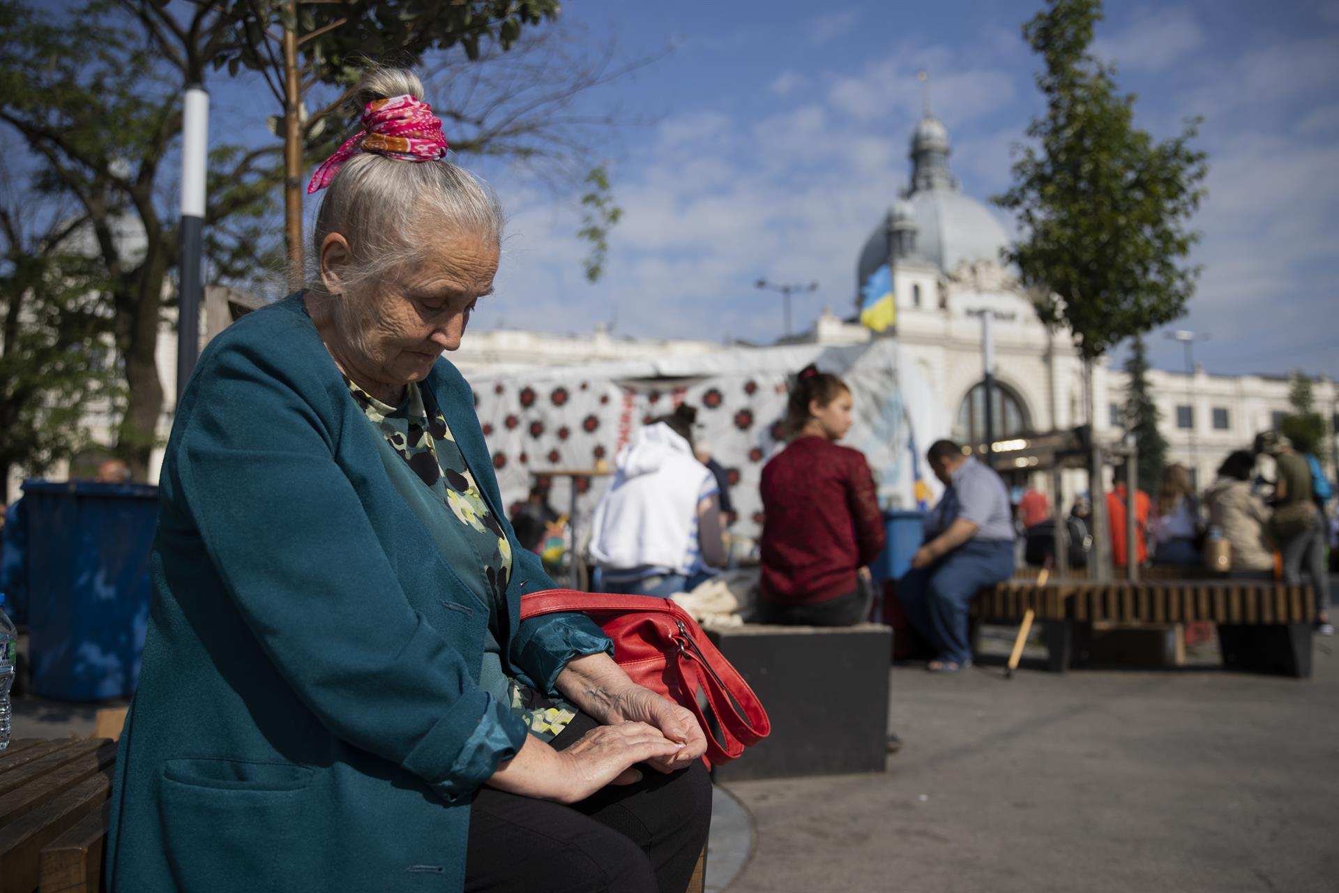 Las abuelas ucranianas desplazadas por la guerra con pensiones de miseria