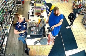Captan en VIDEO el insólito robo en una gasolinera de EEUU… cometido por niño de 12 años