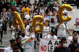 Padres de 49 niños muertos en incendio de guardería ABC protestaron en México