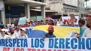 Cansados de atropellos, trabajadores del sector público marcharon hasta la Gobernación de Carabobo