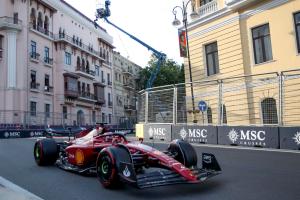 Leclerc gana la “pole” en el Gran Premio de Azerbaiyán