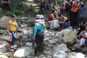Hallan un cuerpo de los 14 atrapados en una mina del noreste de Colombia