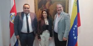 Embajada ante Costa Rica gestionó alianzas estratégicas para otorgar becas a migrantes venezolanos