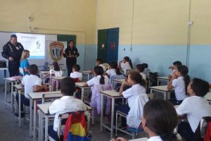 Régimen de Maduro quiere que militantes del chavismo reemplacen a los maestros en escuelas (Video)
