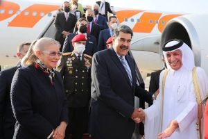 Maduro llegó a Qatar para “reforzar” los lazos del chavismo