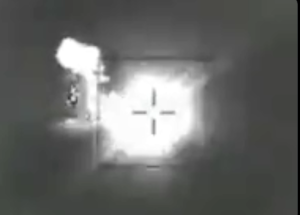 Convirtieron la noche en día: Misiles ucranianos destruyeron remolcador ruso que transportaba soldados (VIDEO)