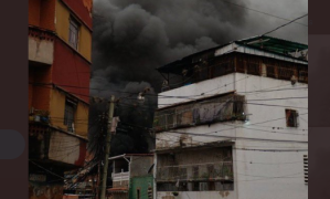 Terror en los Frailes de Catia: Incendio de gran magnitud consume un estacionamiento (IMÁGENES) #17Jun